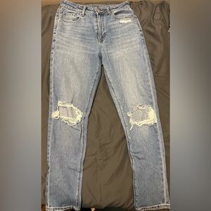 American Eagle Mom Jeans; Comfort Stretch Waistband; Size 2; Great condition
